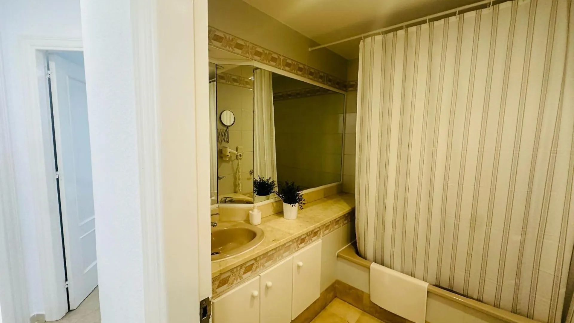 Flat In Matchroom Golf Pool Beach Fuengirola